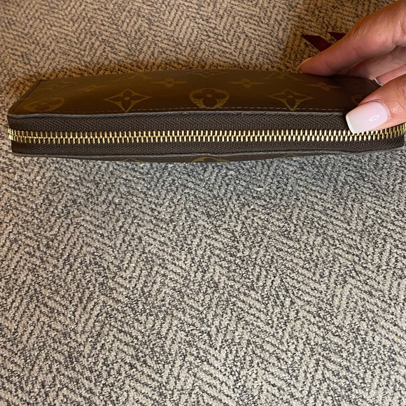 Authentic Louis Vuitton Wallet; Like New - Picture 7 of 16